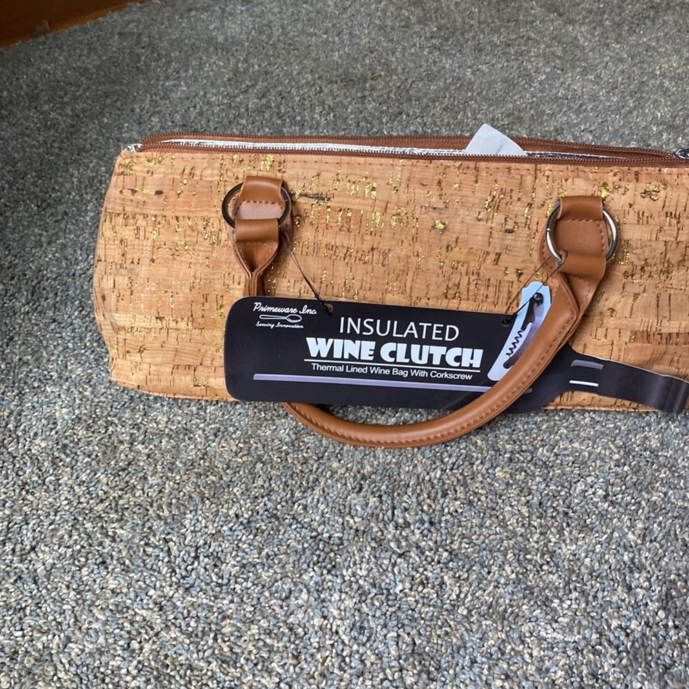 Insulated wine clutch